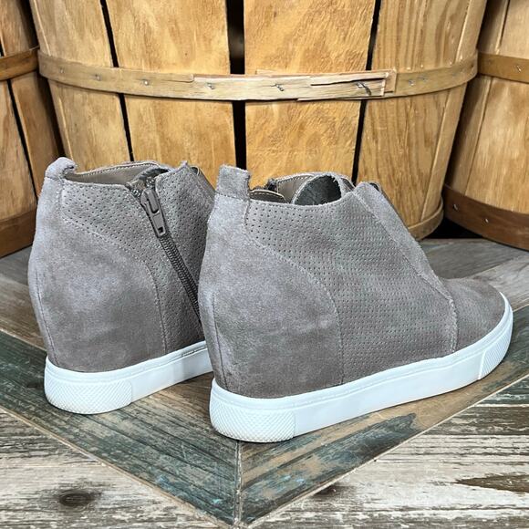 Steve Madden Wavery Tan Perforated Suede Gore-Elastic Zip Wedge Boots Womens 7 - Picture 5 of 12